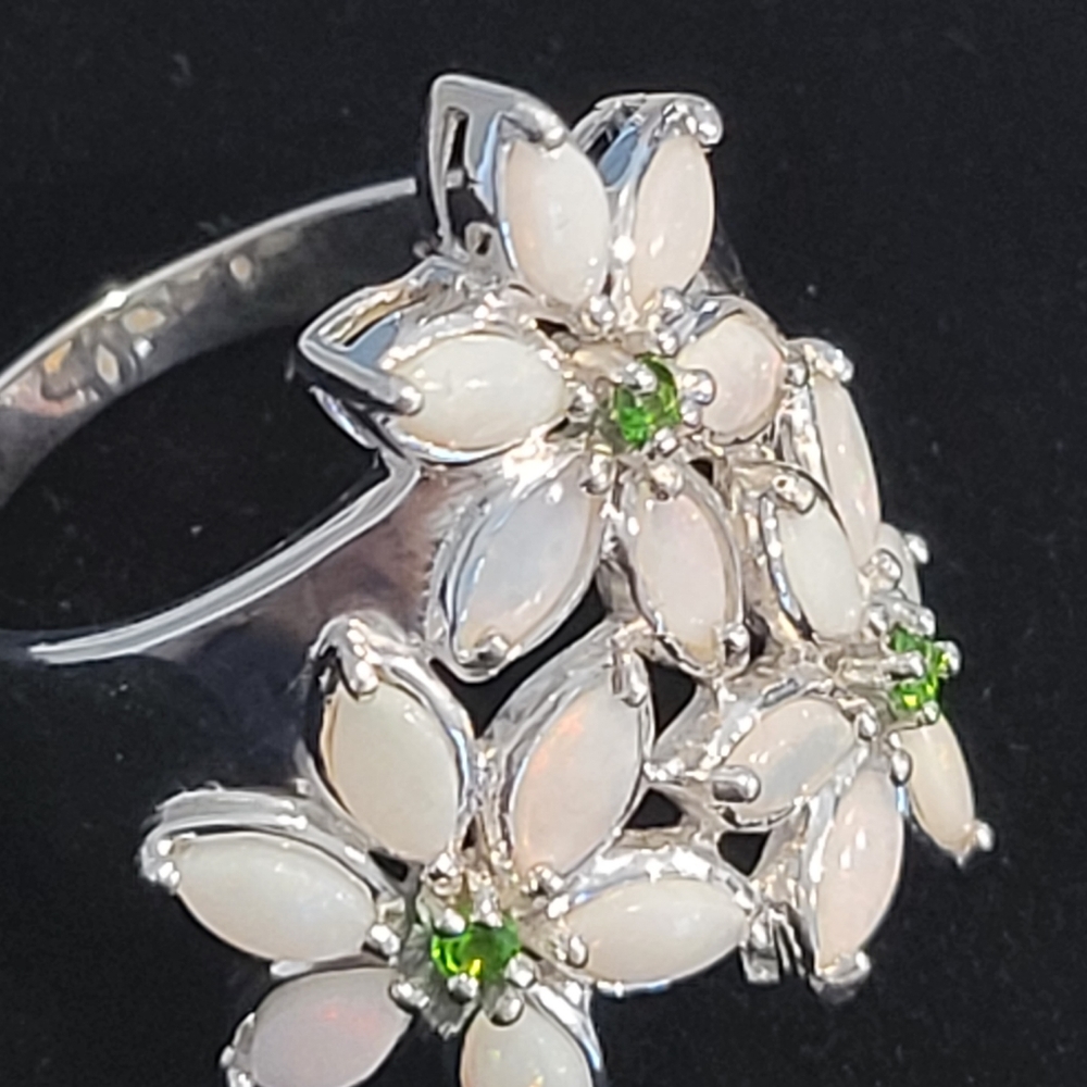 AUSTRALIAN OPAL AND GEMSTONES RING SIZE 10. 1.50 CTW